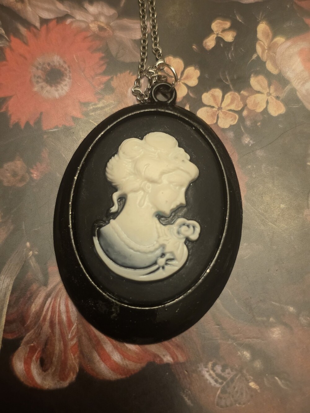 Classic Black & White Cameo On A Silver Chain Stainless Steel Necklace